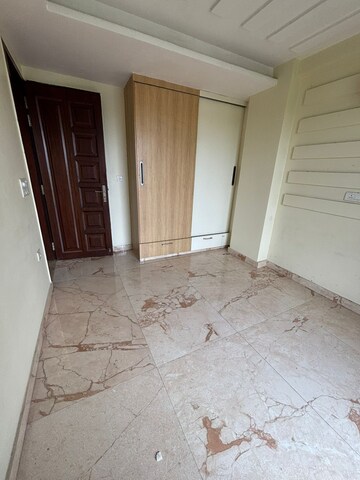 Room in 3 BHK Builder Floor at Sector 17 Dwarka – for Rent