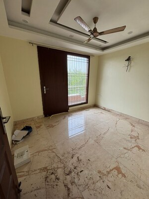 Room in 3 BHK Builder Floor at Sector 17 Dwarka – for Rent