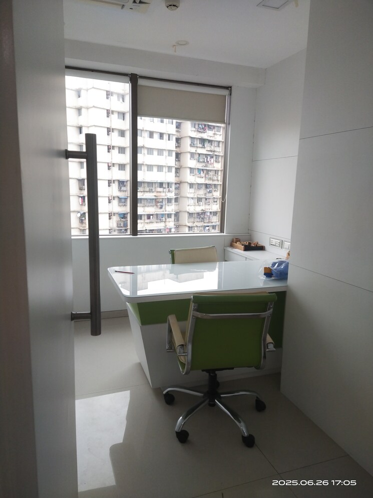 Living Room, 215-atrium Commercial Office Space 2500 Sq.Ft. In Andheri East Mumbai 9224087