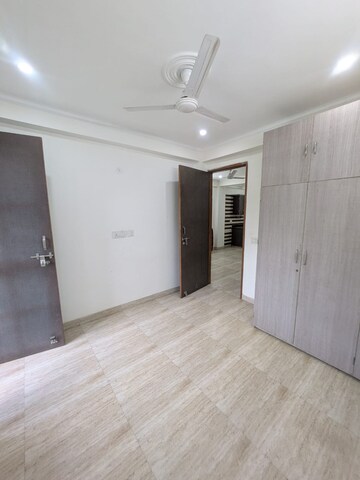 Room in 2 BHK Builder Floor at The Estate Floors, Sector 43 – for Rent