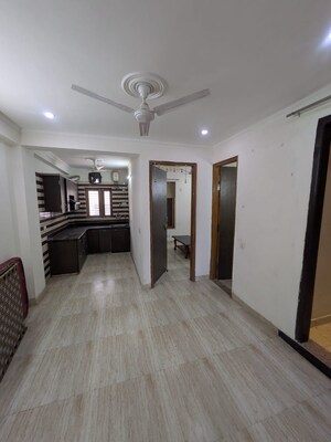 Room in 2 BHK Builder Floor at The Estate Floors, Sector 43 – for Rent