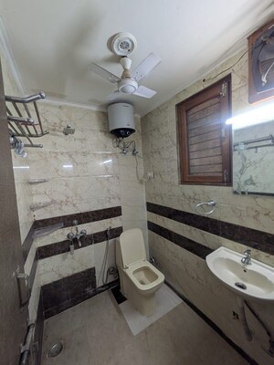Bathroom in 2 BHK Builder Floor at The Estate Floors, Sector 43 – for Rent