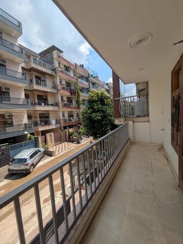 Balcony in 2 BHK Builder Floor at The Estate Floors, Sector 43 – for Rent