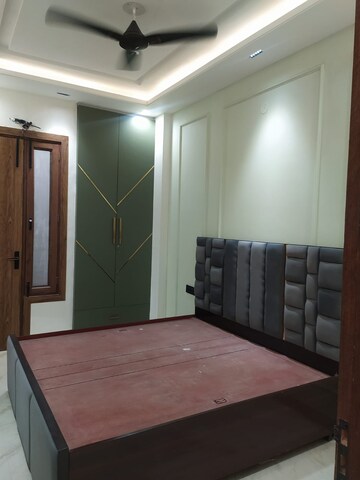 Room in 3 BHK Apartment at Niti Khand I – for Sale