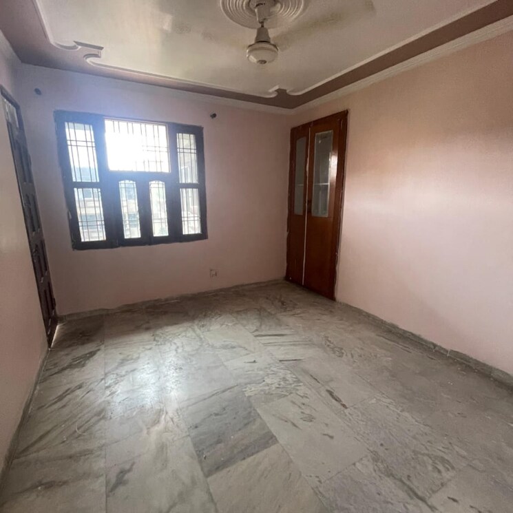 Room, sector 21d 3 Bedroom 1500 Sq.Ft. Apartment In Sector 21d Faridabad 9224197