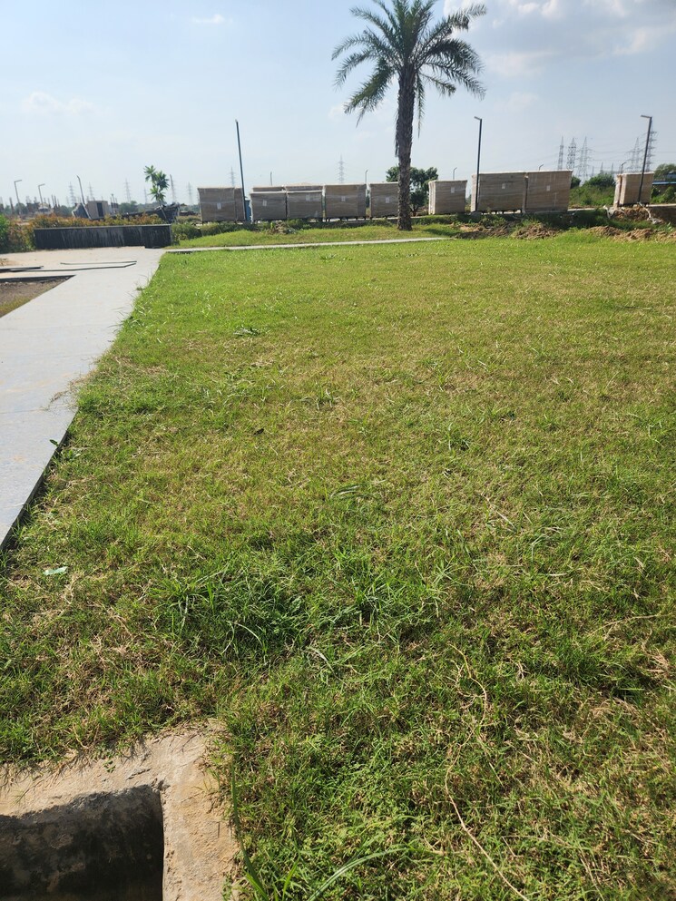 Garden, jms-the-pearl  150 Sq.Yd. Plot In Sector 95 Gurgaon 9224196