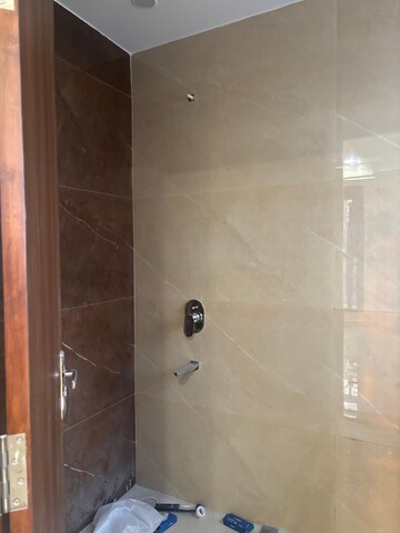 Bathroom in 3 BHK Builder Floor at Ansal Plaza Sector-23, Sector 23 – for Rent