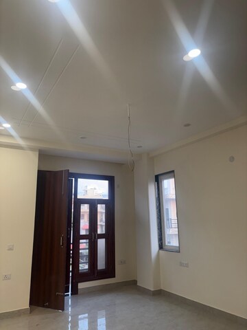 Room in 3 BHK Builder Floor at Ansal Plaza Sector-23, Sector 23 – for Rent