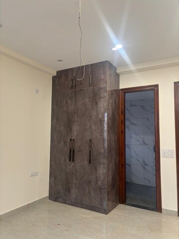 Room in 3 BHK Builder Floor at Ansal Plaza Sector-23, Sector 23 – for Rent