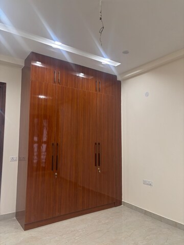 Room in 3 BHK Builder Floor at Ansal Plaza Sector-23, Sector 23 – for Rent