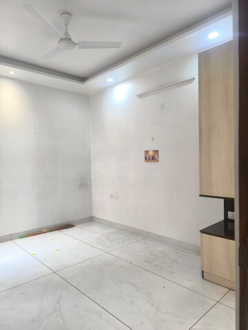 Room in 4 BHK Apartment at Sector 5 Dwarka – for Rent