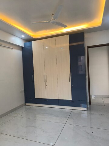 Room in 4 BHK Apartment at Sector 5 Dwarka – for Rent