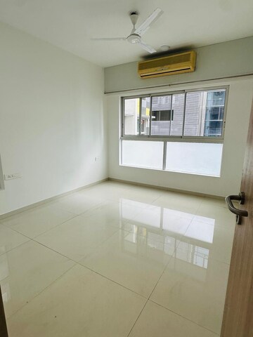 Room in 3 BHK Apartment at Wadhwa Dukes Horizon, Chembur – for Rent