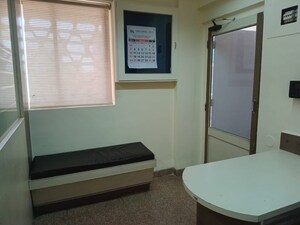 Room in  Office Space at Shubham Centre, Andheri East – for Rent