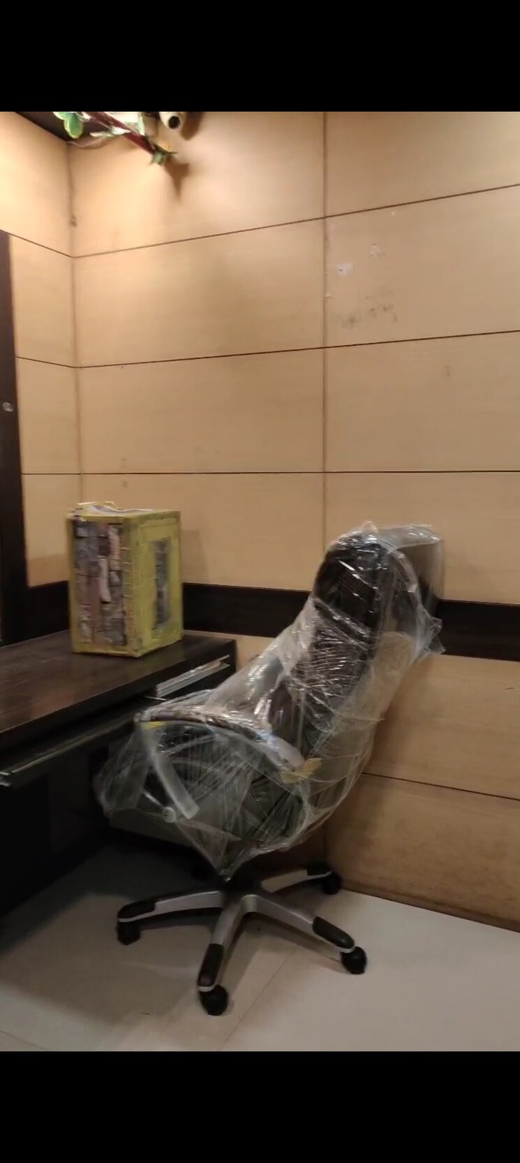  Parking, andheri west Commercial Office Space 1600 Sq.Ft. In Andheri West Mumbai 9224360