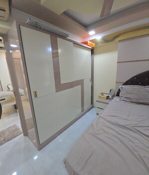 Room in 3 BHK Apartment at Runwal The Orchard Residency, Ghatkopar West – for Rent