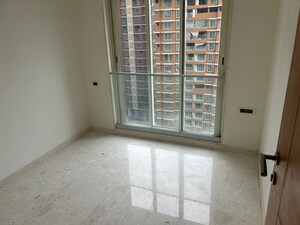Room in 2.5 BHK Apartment at Oberoi Realty Woods, Goregaon East – for Rent