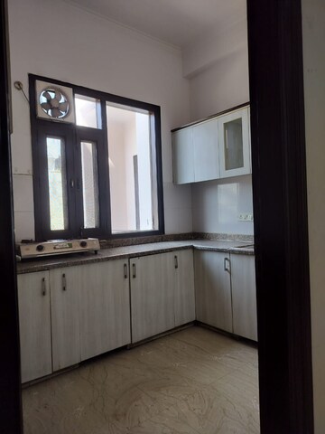 Room in 3 BHK Independent House at Sector 46 – for Rent