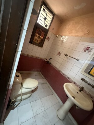 Team Area in 2 BHK Independent House at RWA Apartments Sector 51, Sector 51 – for Rent