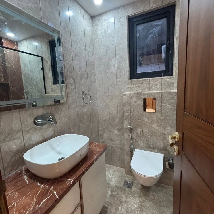 Bathroom, shakti nagar 3 Bedroom 140 Sq.Yd. Builder Floor In Shakti Nagar Delhi 9224446
