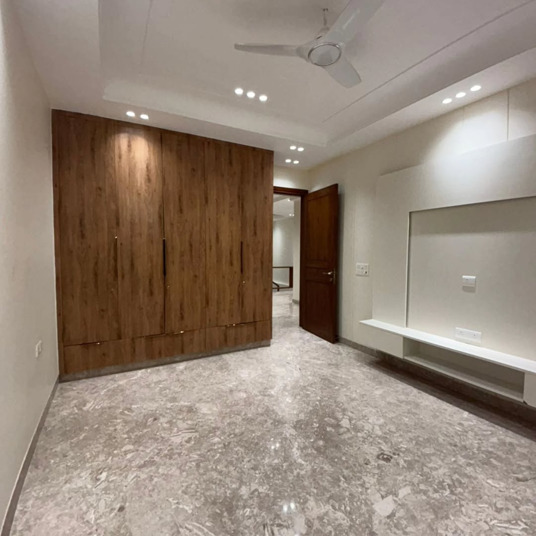 3 BHK Builder Floor For Sale in Mahakalji