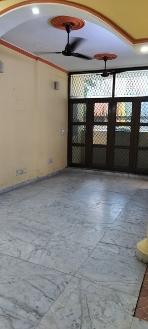 Room in 2.5 BHK Independent House at RWA Apartments Sector 26, Sector 26 – for Rent