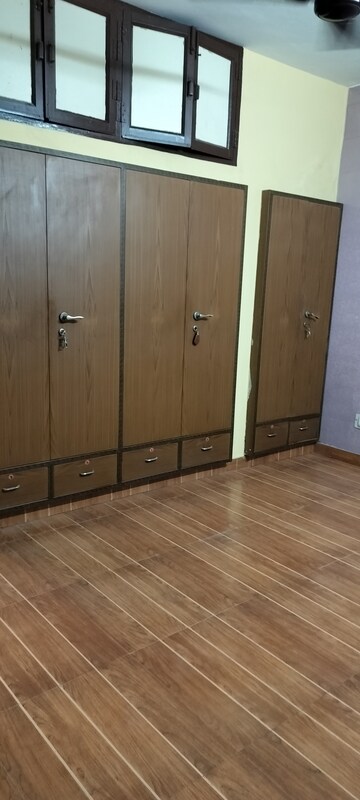 Room in 2.5 BHK Independent House at RWA Apartments Sector 26, Sector 26 – for Rent