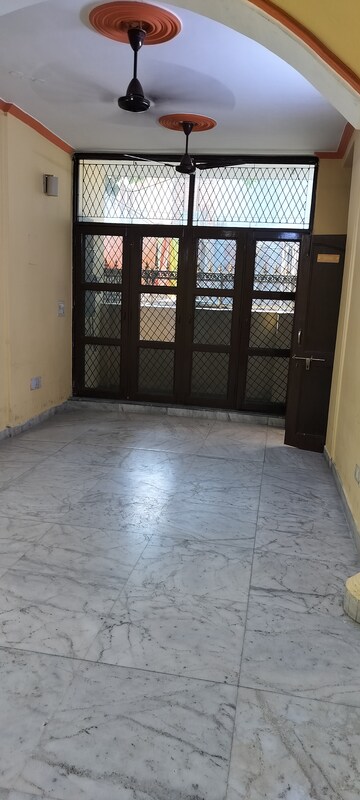 Room in 2.5 BHK Independent House at RWA Apartments Sector 26, Sector 26 – for Rent