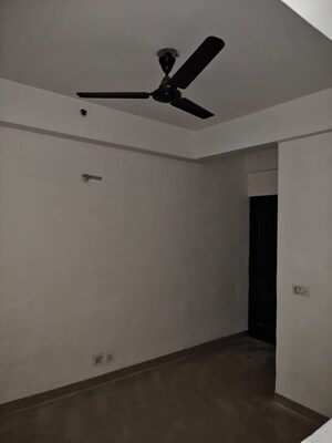 Room in 2 BHK Apartment at Jm Orchid, Sector 76 – for Rent