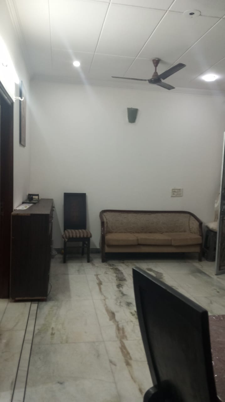 2 BHK + Extra Room Builder Floor For Rent in RWA Apartments Sector 50