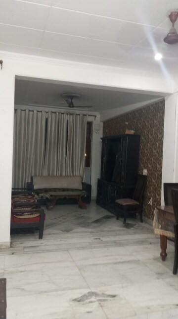 Living Room in 2 BHK Builder Floor at RWA Apartments Sector 50, Sector 50 – for Rent