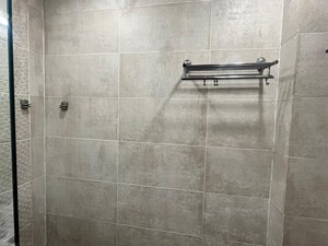 Bathroom in 1 BHK Builder Floor at DLF City Phase V, Dlf Phase V – for Rent