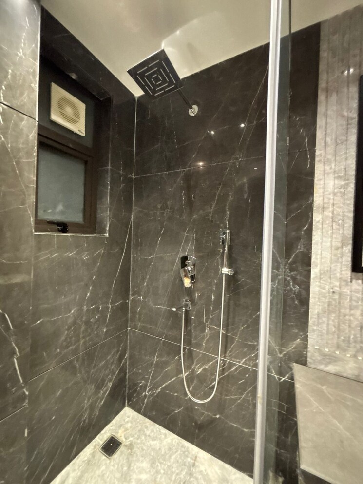 Bathroom, green park 3 Bedroom 2200 Sq.Ft. Builder Floor In Green Park Delhi 9224465