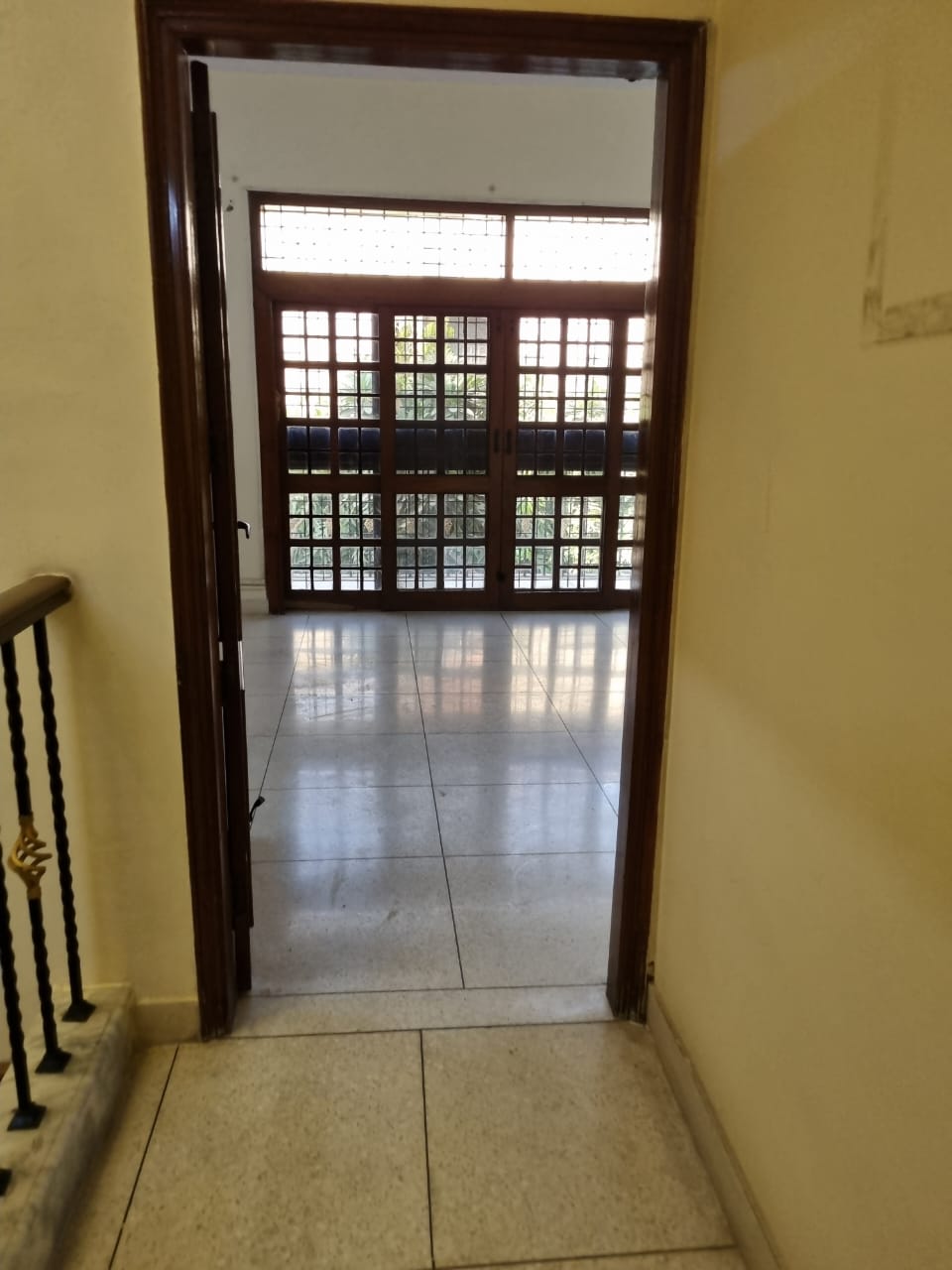 6 BHK + Servant Room 200 Sq.Mt. Independent House in RWA Apartments Sector 15