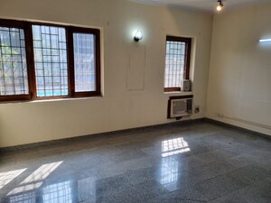 Room in 6 BHK Independent House at RWA Apartments Sector 15, Sector 15 – for Rent
