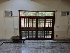 Room in 6 BHK Independent House at RWA Apartments Sector 15, Sector 15 – for Rent