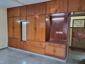 Room in 6 BHK Independent House at RWA Apartments Sector 15, Sector 15 – for Rent