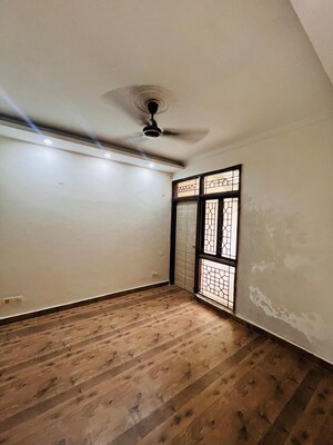 Room in 3 BHK Builder Floor at Settlers India, Sector 57 – for Rent