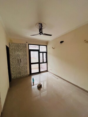 Room in 3 BHK Builder Floor at Settlers India, Sector 57 – for Rent