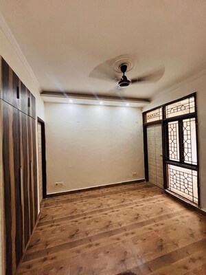 Room in 3 BHK Builder Floor at Settlers India, Sector 57 – for Rent