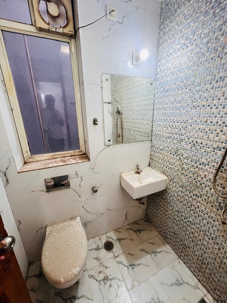 Bathroom, settlers-india 3 Bedroom 1650 Sq.Ft. Builder Floor In Sector 57 Gurgaon 9224464