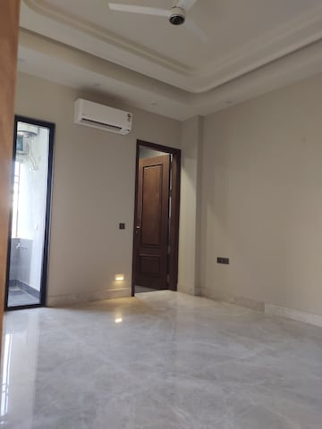Room in 3 BHK Builder Floor at Greater Kailash I – for Rent