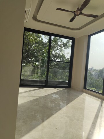 Room in 3 BHK Builder Floor at Greater Kailash I – for Rent