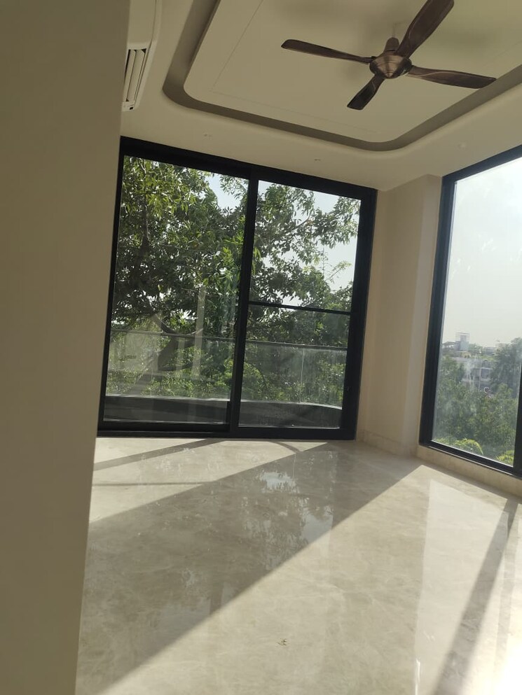 Room, greater kailash i 3 Bedroom 2000 Sq.Ft. Builder Floor In Greater Kailash I Delhi 9224485