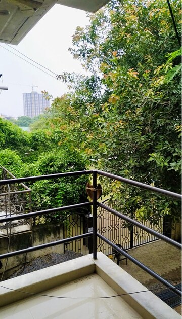 Balcony in 1 BHK Apartment at White Town House, Dlf City Phase 3 – for Rent