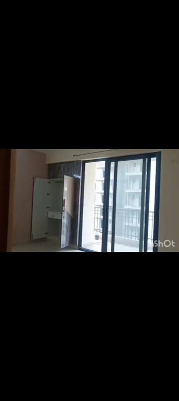 Room in 3.5 BHK Apartment at JKG Palm Resort, Raj Nagar Extension – for Rent