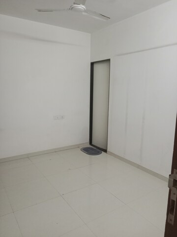 Room in 1 BHK Apartment at Chandak Next, Borivali East – for Rent