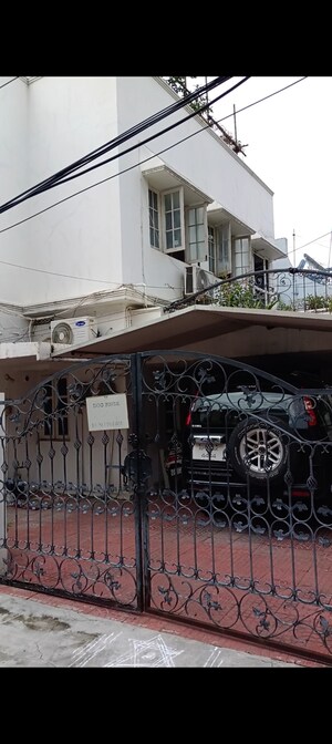 2.5 BHK Independent House For Sale in R K Puram