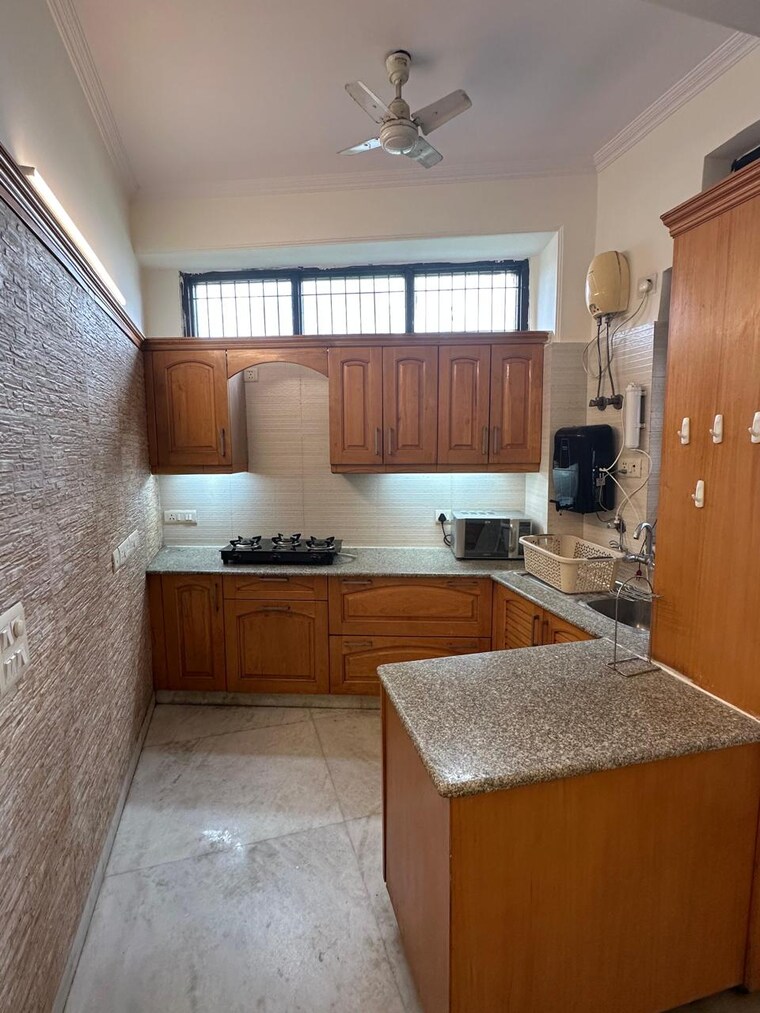 Kitchen, east of kailash 3 Bedroom 1800 Sq.Ft. Builder Floor In East Of Kailash Delhi 9224600