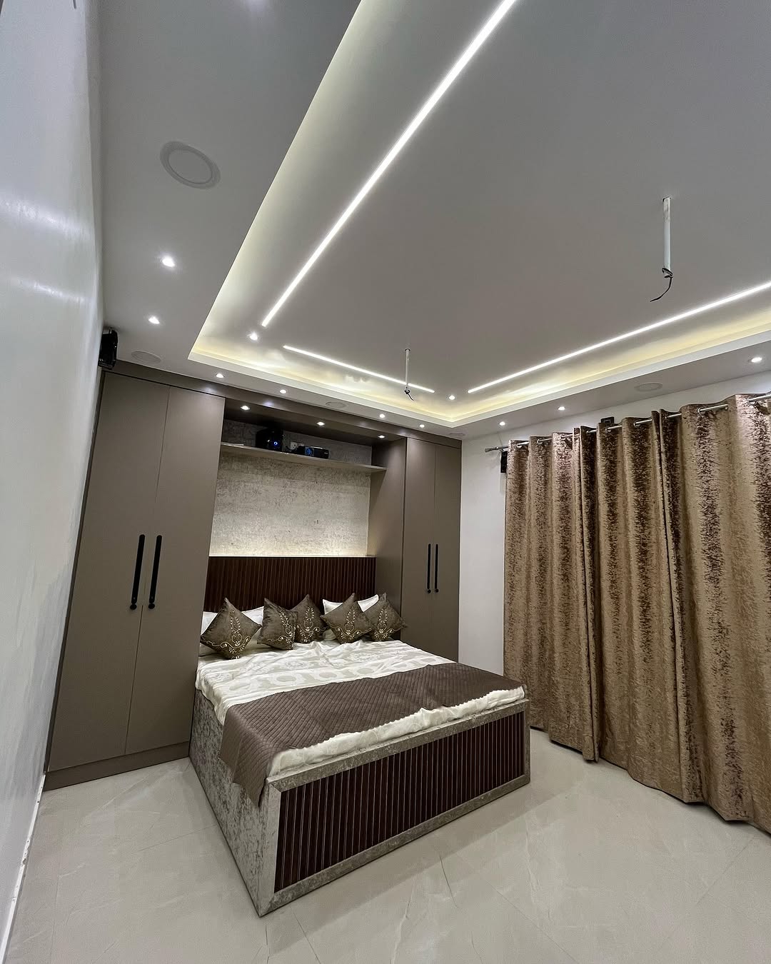 5 BHK + Pooja Room,Servant Room Villa For Sale in Civil Lines